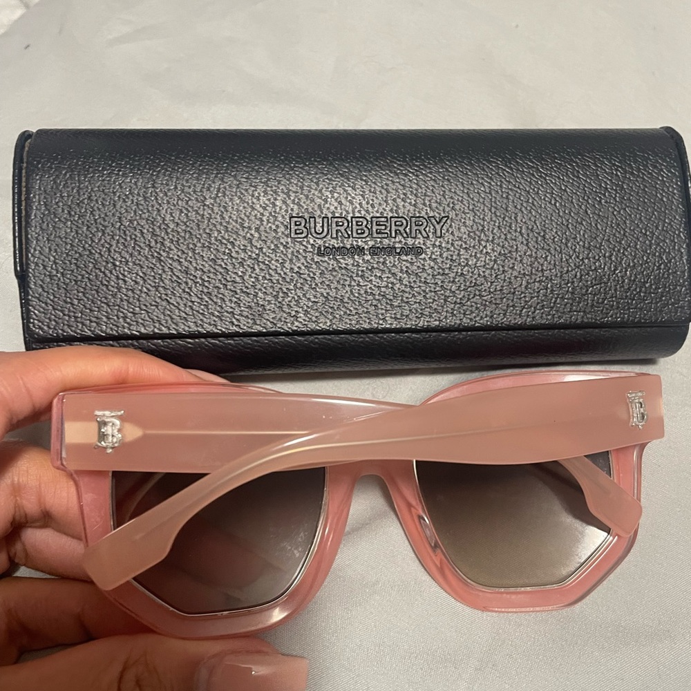 Burberry sunglasses - Picture 7 of 9